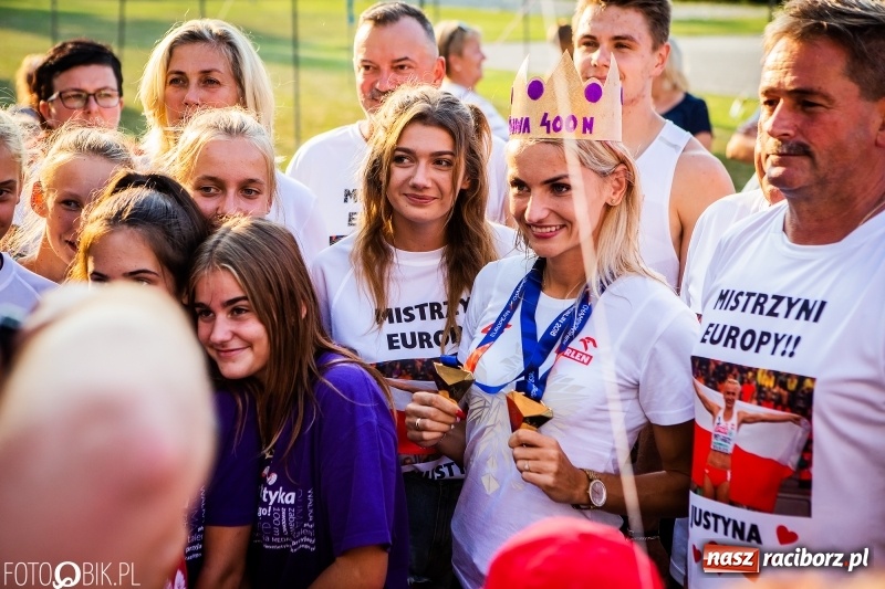 Zdjęcie w galerii na portalu naszraciborz.pl: Najpierw u prezydenta, potem w rodzinnym Raciborzu. Powitanie Justyny Święty-Ersetic  wiadomości z regionu
