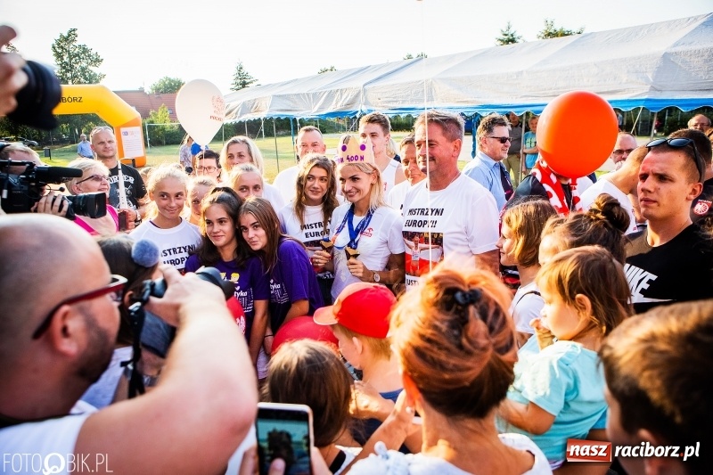 Zdjęcie w galerii na portalu naszraciborz.pl: Najpierw u prezydenta, potem w rodzinnym Raciborzu. Powitanie Justyny Święty-Ersetic  wiadomości z regionu