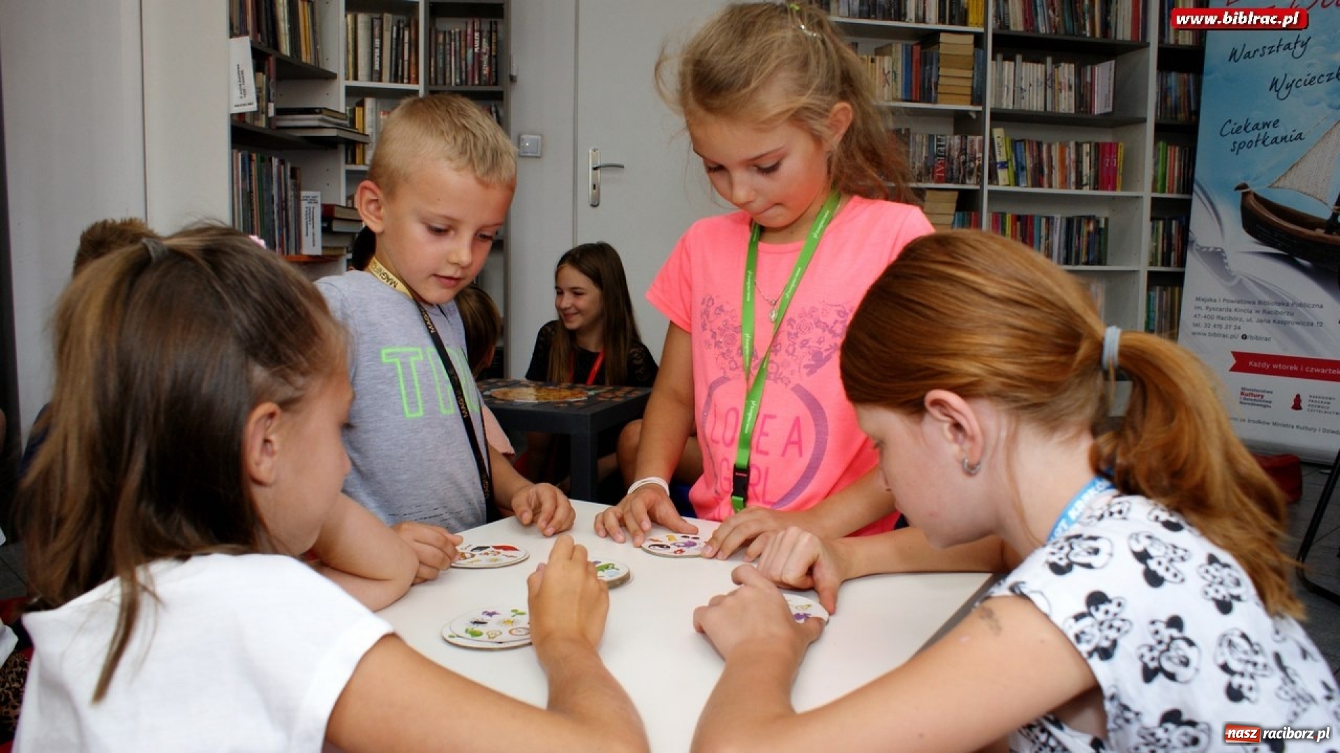 Zdjęcie w galerii na portalu naszraciborz.pl: Lato w bibliotece. Planszówki nie tak znów przestarzałe wiadomości z regionu