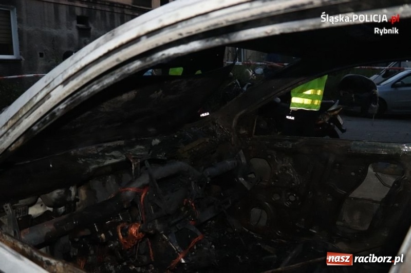 Zdjęcie w galerii na portalu naszraciborz.pl: Trzylatek w płonącym samochodzie. Dramat w Rybniku. Nikt nie pospieszył z pomocą! wiadomości z regionu