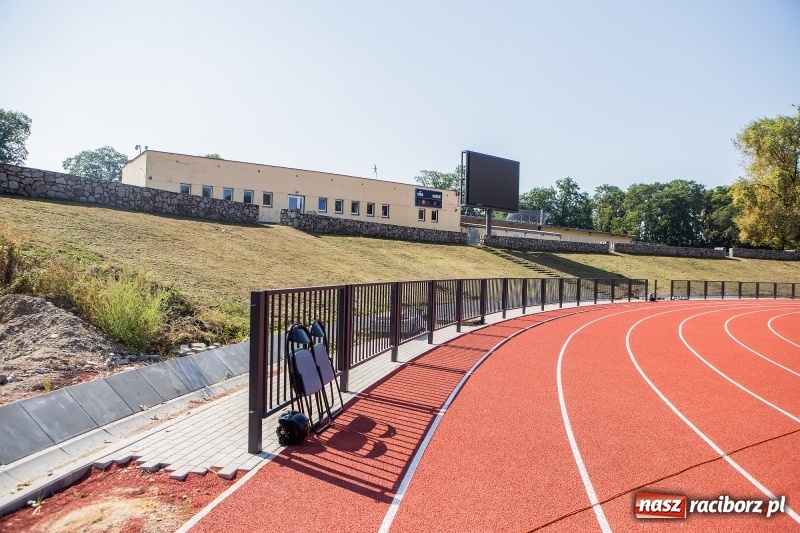 Zdjęcie w galerii na portalu naszraciborz.pl: Murawa jak na Narodowym. Dla kogo odnowiony stadion przy Zamkowej  wiadomości z regionu