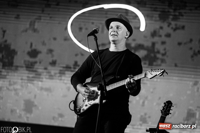 Zdjęcie w galerii na portalu naszraciborz.pl: Memoriał 2018: Hity Piaska porwały do zabawy tłum raciborzan FOTO i WIDEO wiadomości z regionu