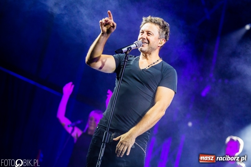 Zdjęcie w galerii na portalu naszraciborz.pl: Memoriał 2018: Hity Piaska porwały do zabawy tłum raciborzan FOTO i WIDEO wiadomości z regionu