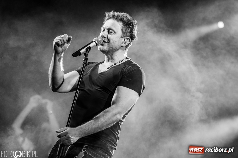 Zdjęcie w galerii na portalu naszraciborz.pl: Memoriał 2018: Hity Piaska porwały do zabawy tłum raciborzan FOTO i WIDEO wiadomości z regionu