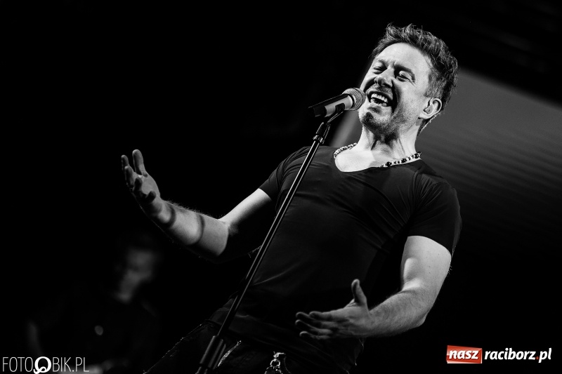 Zdjęcie w galerii na portalu naszraciborz.pl: Memoriał 2018: Hity Piaska porwały do zabawy tłum raciborzan FOTO i WIDEO wiadomości z regionu