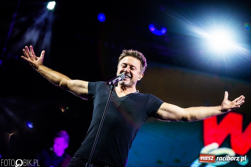 Zdjęcie w galerii na portalu naszraciborz.pl: Memoriał 2018: Hity Piaska porwały do zabawy tłum raciborzan FOTO i WIDEO wiadomości z regionu