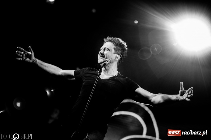 Zdjęcie w galerii na portalu naszraciborz.pl: Memoriał 2018: Hity Piaska porwały do zabawy tłum raciborzan FOTO i WIDEO wiadomości z regionu