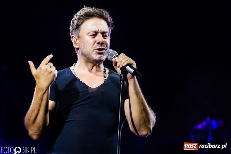 Zdjęcie w galerii na portalu naszraciborz.pl: Memoriał 2018: Hity Piaska porwały do zabawy tłum raciborzan FOTO i WIDEO wiadomości z regionu