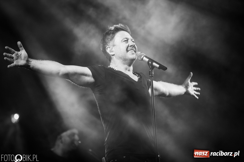 Zdjęcie w galerii na portalu naszraciborz.pl: Memoriał 2018: Hity Piaska porwały do zabawy tłum raciborzan FOTO i WIDEO wiadomości z regionu