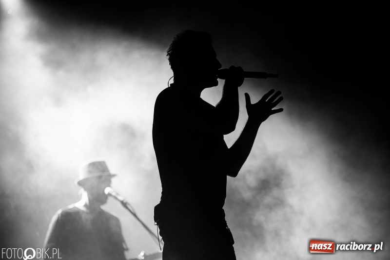 Zdjęcie w galerii na portalu naszraciborz.pl: Memoriał 2018: Hity Piaska porwały do zabawy tłum raciborzan FOTO i WIDEO wiadomości z regionu