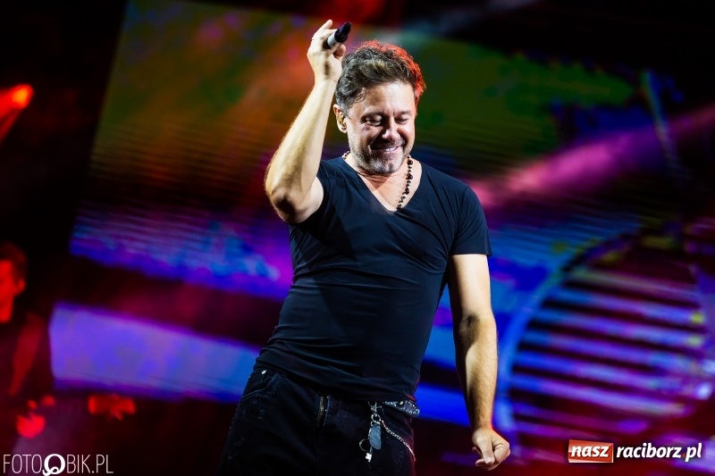 Zdjęcie w galerii na portalu naszraciborz.pl: Memoriał 2018: Hity Piaska porwały do zabawy tłum raciborzan FOTO i WIDEO wiadomości z regionu