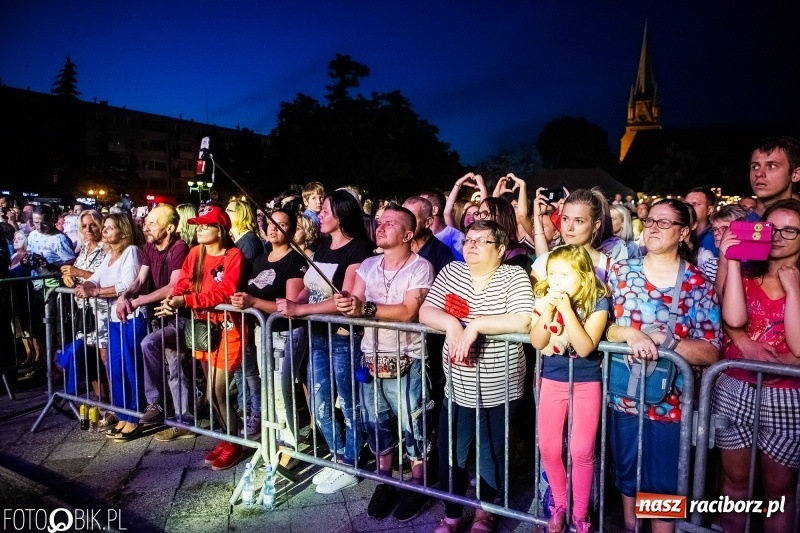 Zdjęcie w galerii na portalu naszraciborz.pl: Memoriał 2018: Hity Piaska porwały do zabawy tłum raciborzan FOTO i WIDEO wiadomości z regionu