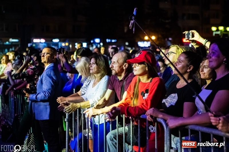 Zdjęcie w galerii na portalu naszraciborz.pl: Memoriał 2018: Hity Piaska porwały do zabawy tłum raciborzan FOTO i WIDEO wiadomości z regionu