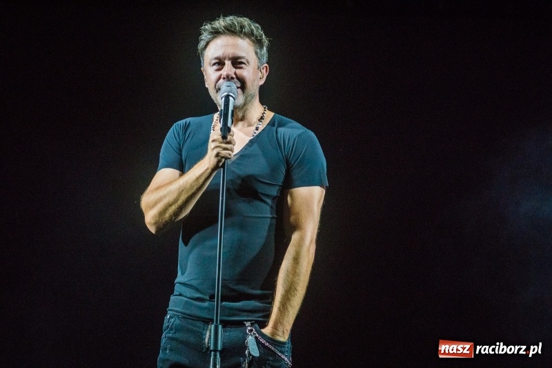 Zdjęcie w galerii na portalu naszraciborz.pl: Memoriał 2018: Hity Piaska porwały do zabawy tłum raciborzan FOTO i WIDEO wiadomości z regionu