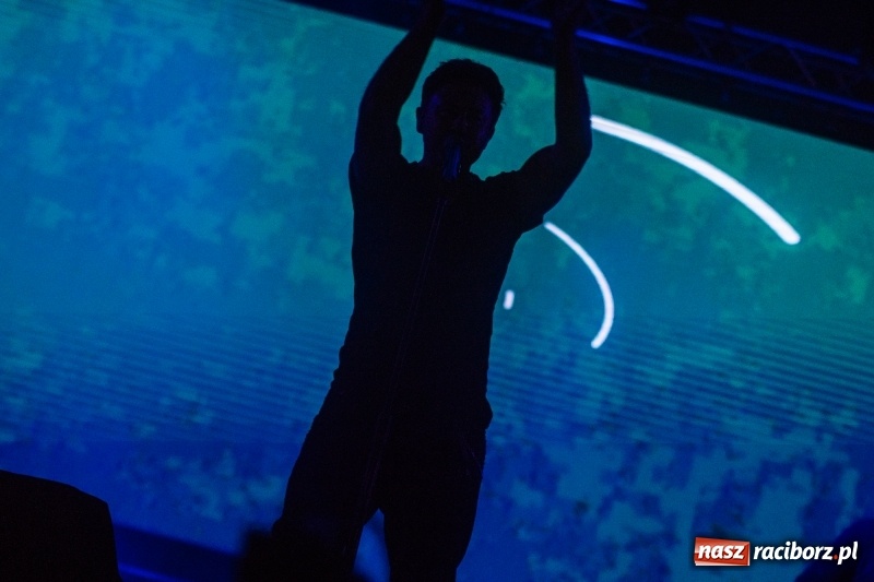 Zdjęcie w galerii na portalu naszraciborz.pl: Memoriał 2018: Hity Piaska porwały do zabawy tłum raciborzan FOTO i WIDEO wiadomości z regionu