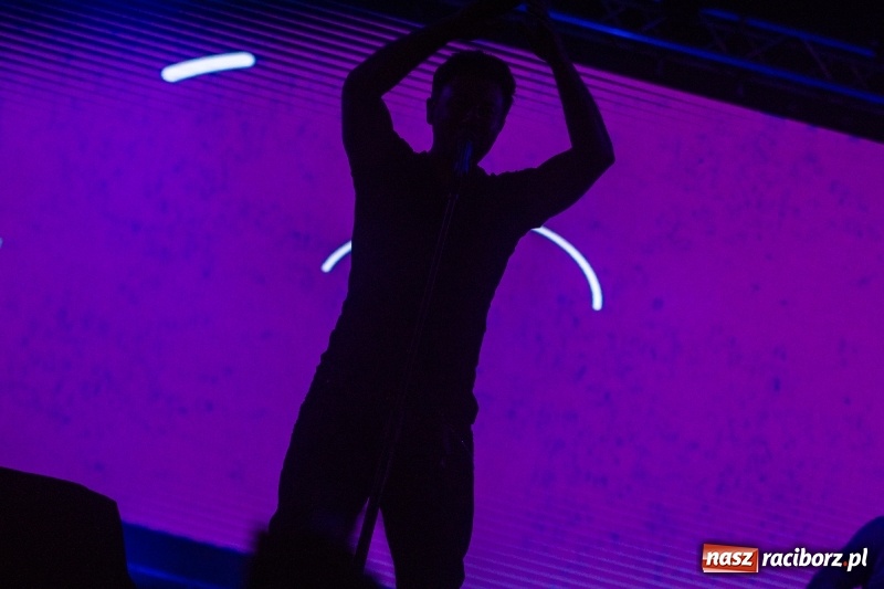 Zdjęcie w galerii na portalu naszraciborz.pl: Memoriał 2018: Hity Piaska porwały do zabawy tłum raciborzan FOTO i WIDEO wiadomości z regionu