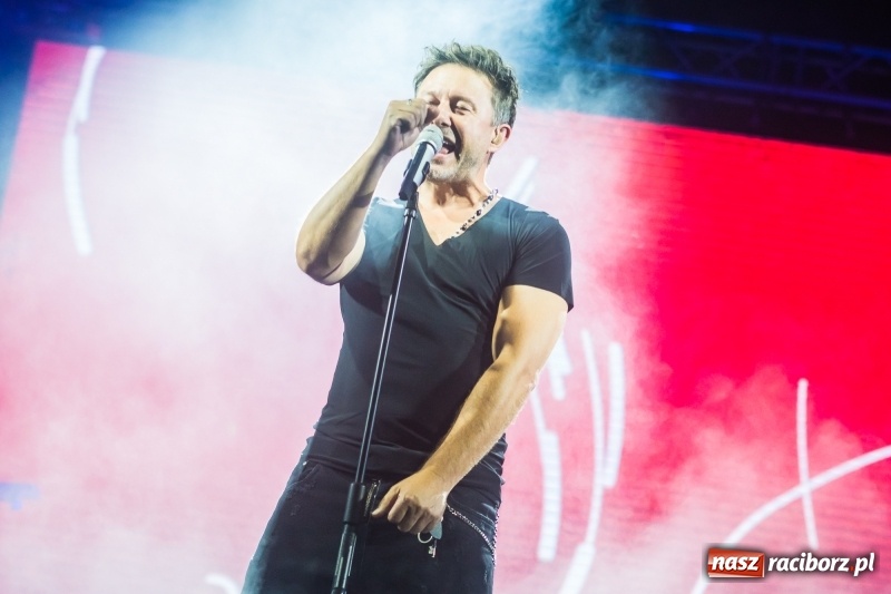 Zdjęcie w galerii na portalu naszraciborz.pl: Memoriał 2018: Hity Piaska porwały do zabawy tłum raciborzan FOTO i WIDEO wiadomości z regionu