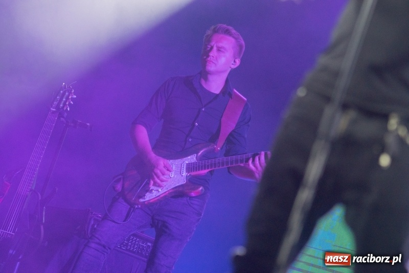 Zdjęcie w galerii na portalu naszraciborz.pl: Memoriał 2018: Hity Piaska porwały do zabawy tłum raciborzan FOTO i WIDEO wiadomości z regionu