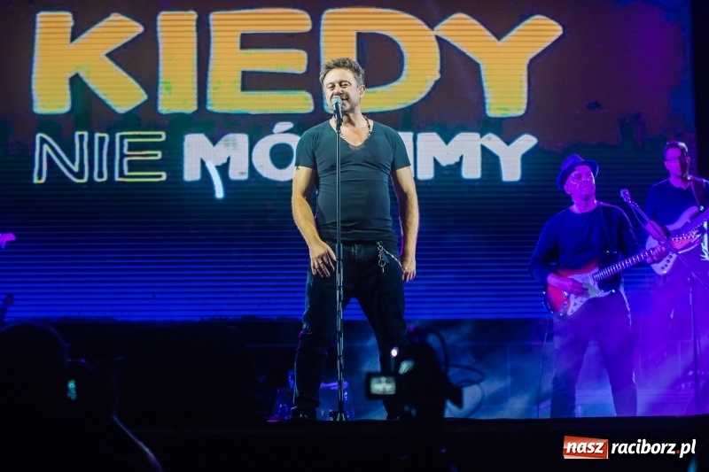 Zdjęcie w galerii na portalu naszraciborz.pl: Memoriał 2018: Hity Piaska porwały do zabawy tłum raciborzan FOTO i WIDEO wiadomości z regionu