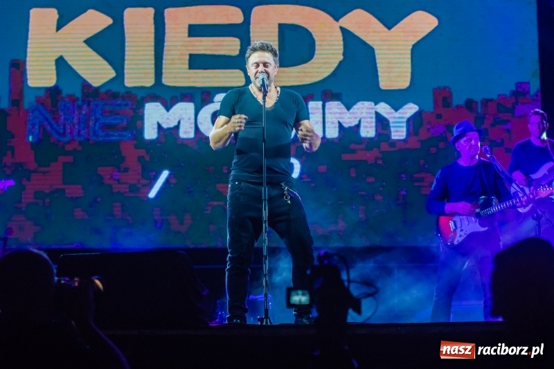 Zdjęcie w galerii na portalu naszraciborz.pl: Memoriał 2018: Hity Piaska porwały do zabawy tłum raciborzan FOTO i WIDEO wiadomości z regionu