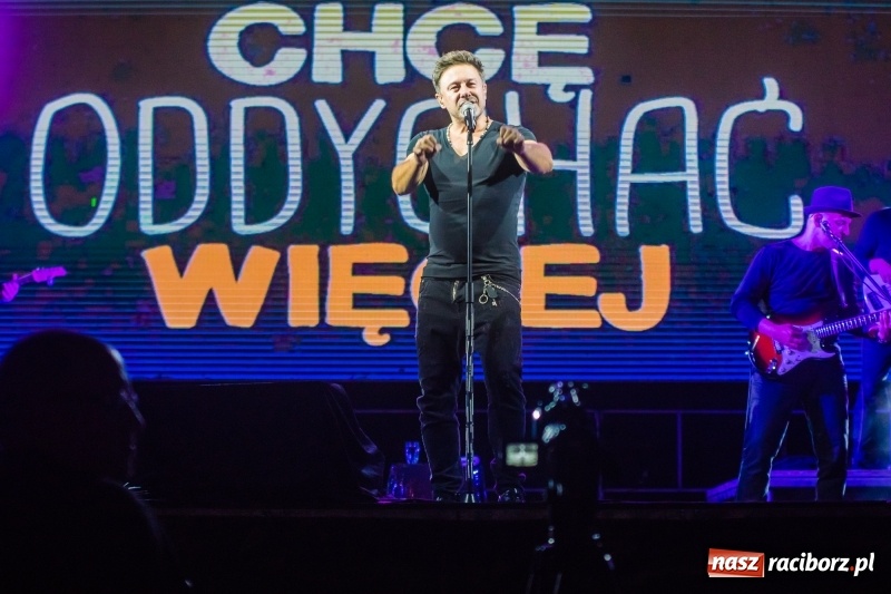 Zdjęcie w galerii na portalu naszraciborz.pl: Memoriał 2018: Hity Piaska porwały do zabawy tłum raciborzan FOTO i WIDEO wiadomości z regionu