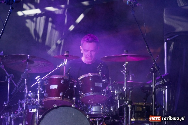 Zdjęcie w galerii na portalu naszraciborz.pl: Memoriał 2018: Hity Piaska porwały do zabawy tłum raciborzan FOTO i WIDEO wiadomości z regionu