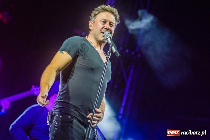 Zdjęcie w galerii na portalu naszraciborz.pl: Memoriał 2018: Hity Piaska porwały do zabawy tłum raciborzan FOTO i WIDEO wiadomości z regionu