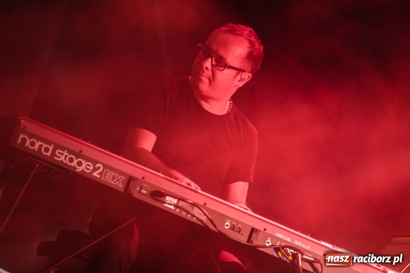 Zdjęcie w galerii na portalu naszraciborz.pl: Memoriał 2018: Hity Piaska porwały do zabawy tłum raciborzan FOTO i WIDEO wiadomości z regionu