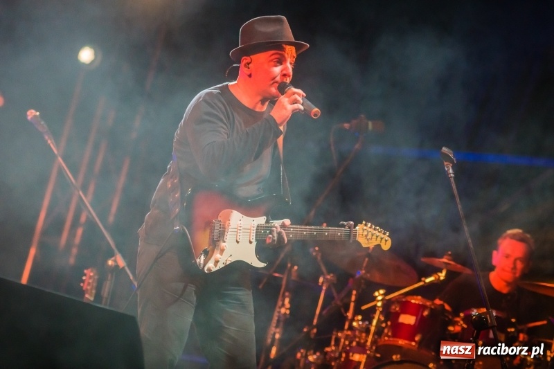 Zdjęcie w galerii na portalu naszraciborz.pl: Memoriał 2018: Hity Piaska porwały do zabawy tłum raciborzan FOTO i WIDEO wiadomości z regionu