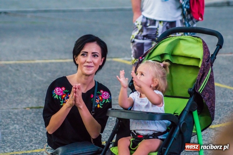 Zdjęcie w galerii na portalu naszraciborz.pl: Mocne rockowe uderzenie, czyli koncert zespołu The trAst FOTO i WIDEO wiadomości z regionu