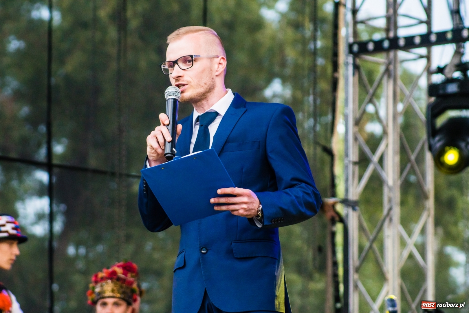 Zdjęcie w galerii na portalu naszraciborz.pl: Ukraińskie pieśni i tańce na memoriałowej scenie FOTO i WIDEO wiadomości z regionu