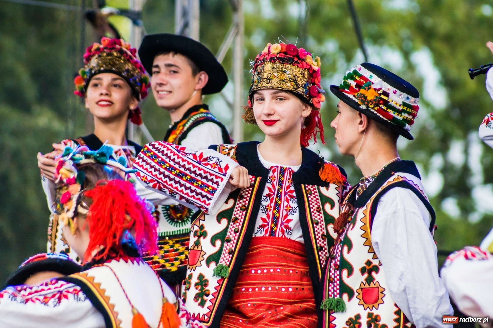 Zdjęcie w galerii na portalu naszraciborz.pl: Ukraińskie pieśni i tańce na memoriałowej scenie FOTO i WIDEO wiadomości z regionu