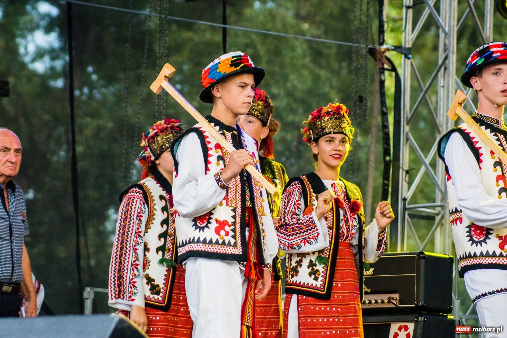 Zdjęcie w galerii na portalu naszraciborz.pl: Ukraińskie pieśni i tańce na memoriałowej scenie FOTO i WIDEO wiadomości z regionu