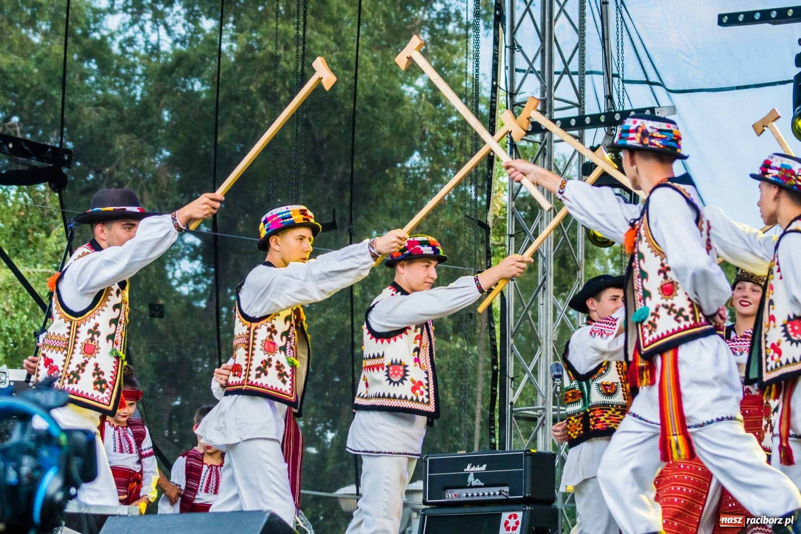 Zdjęcie w galerii na portalu naszraciborz.pl: Ukraińskie pieśni i tańce na memoriałowej scenie FOTO i WIDEO wiadomości z regionu