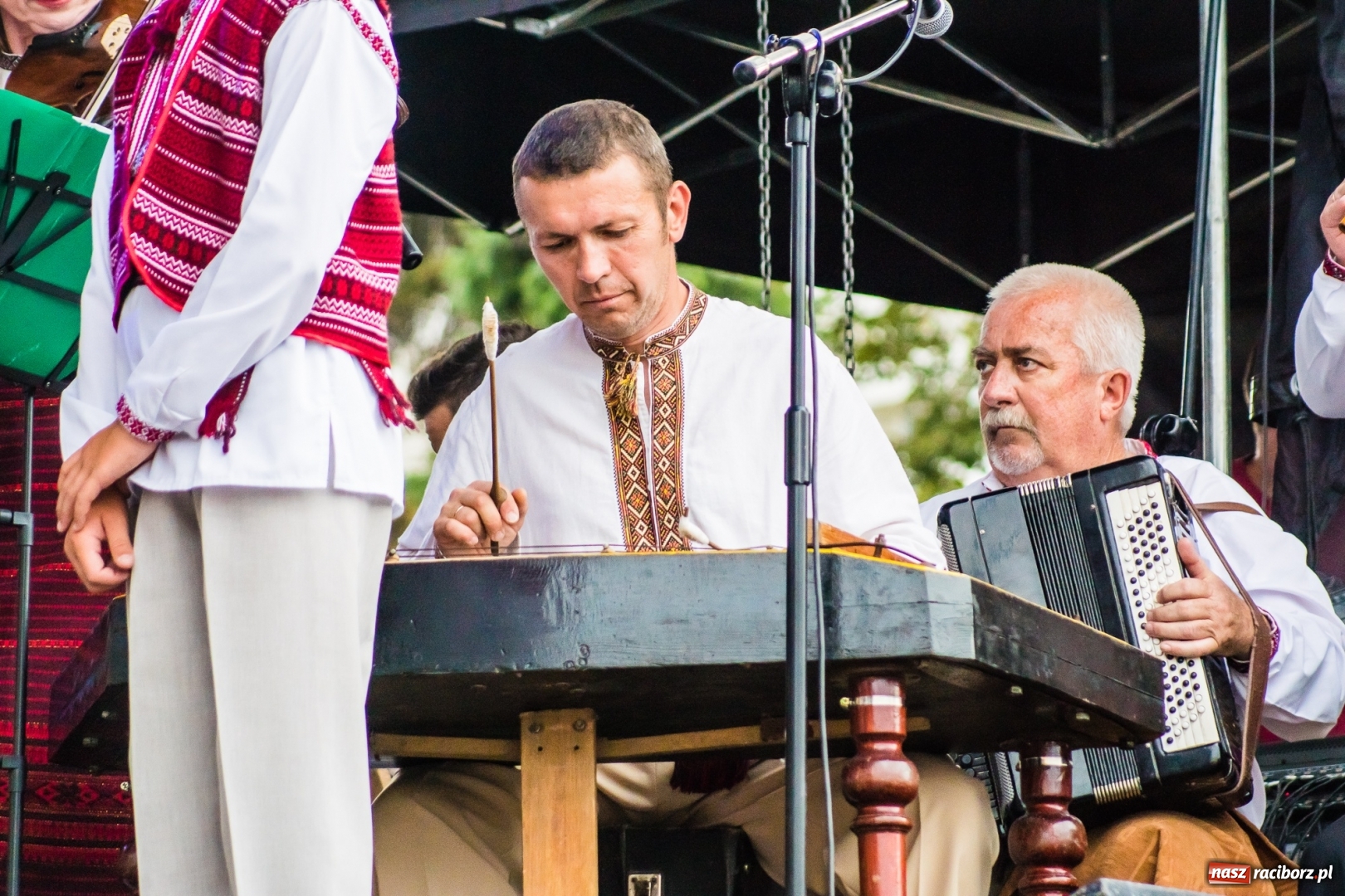 Zdjęcie w galerii na portalu naszraciborz.pl: Ukraińskie pieśni i tańce na memoriałowej scenie FOTO i WIDEO wiadomości z regionu
