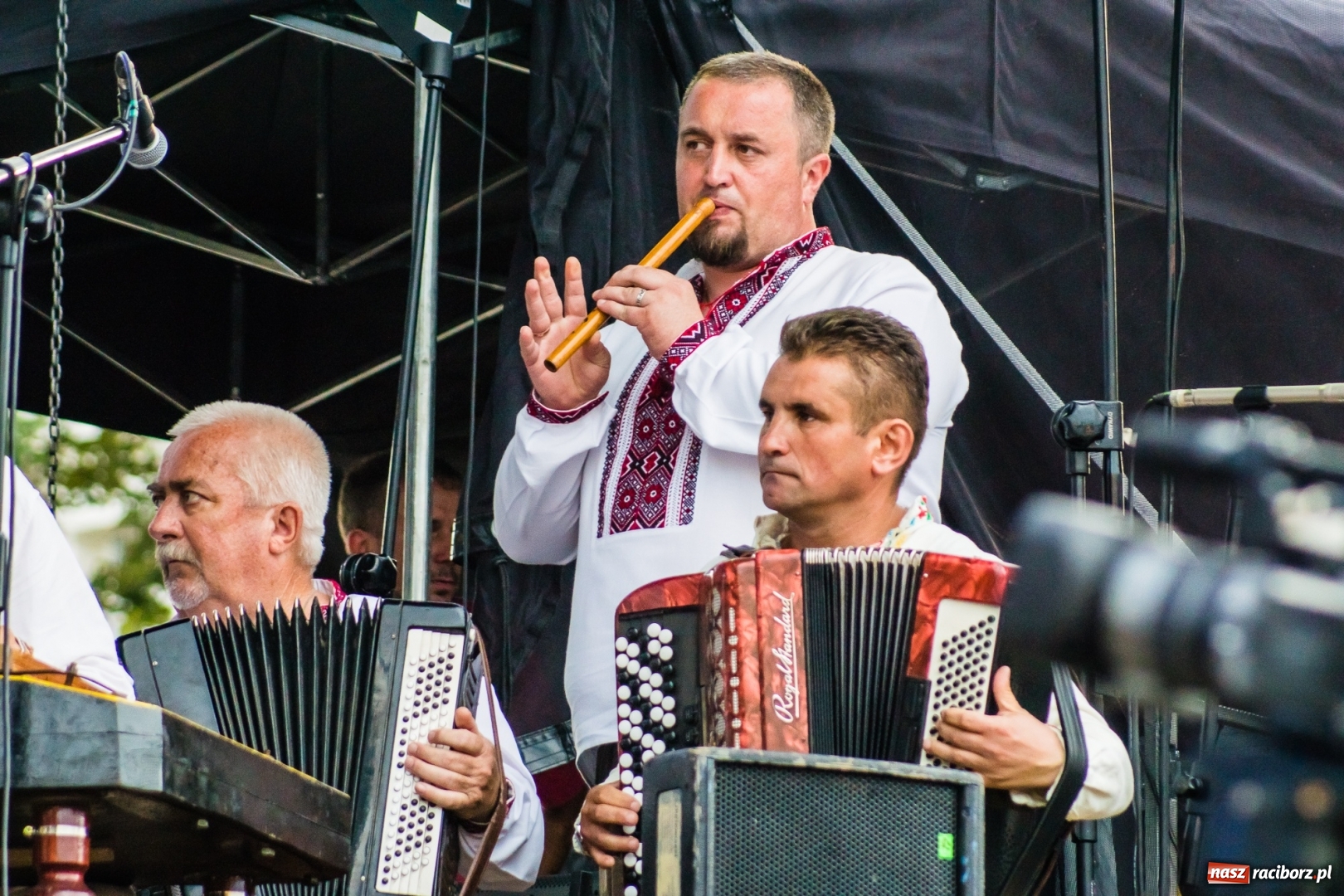 Zdjęcie w galerii na portalu naszraciborz.pl: Ukraińskie pieśni i tańce na memoriałowej scenie FOTO i WIDEO wiadomości z regionu