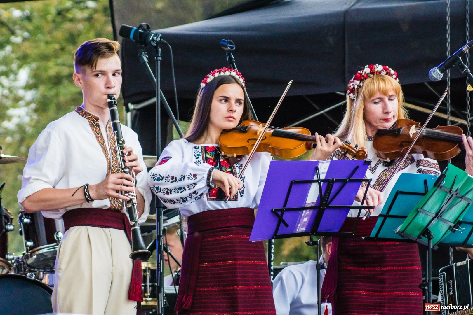 Zdjęcie w galerii na portalu naszraciborz.pl: Ukraińskie pieśni i tańce na memoriałowej scenie FOTO i WIDEO wiadomości z regionu