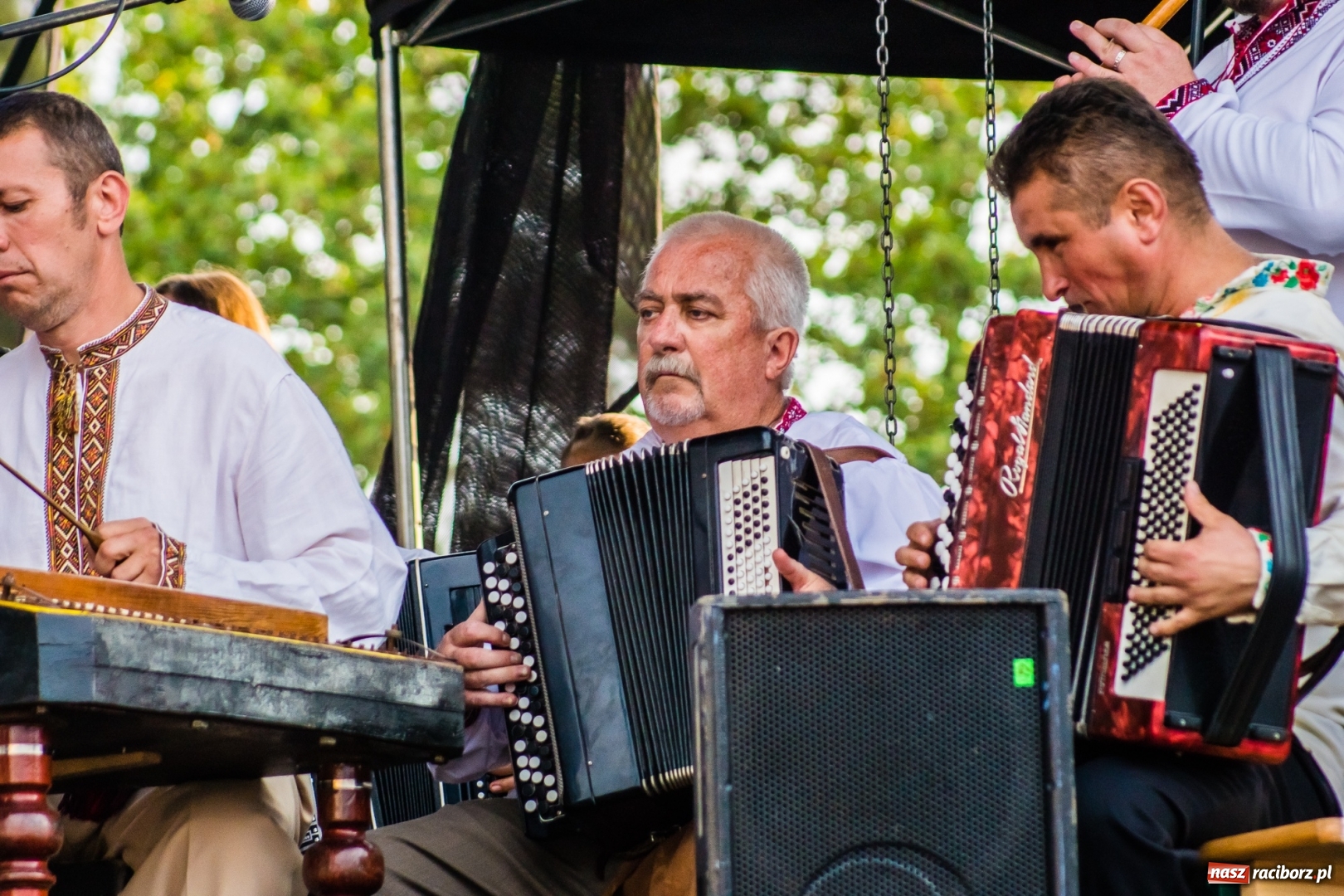 Zdjęcie w galerii na portalu naszraciborz.pl: Ukraińskie pieśni i tańce na memoriałowej scenie FOTO i WIDEO wiadomości z regionu