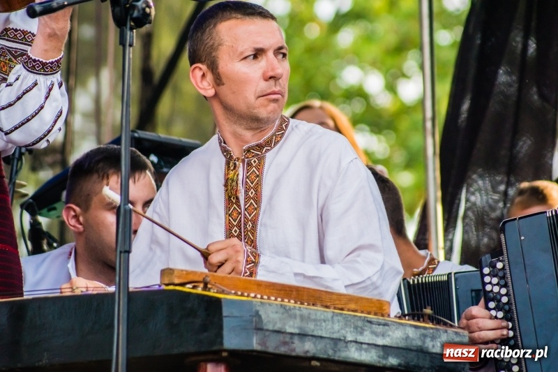 Zdjęcie w galerii na portalu naszraciborz.pl: Ukraińskie pieśni i tańce na memoriałowej scenie FOTO i WIDEO wiadomości z regionu