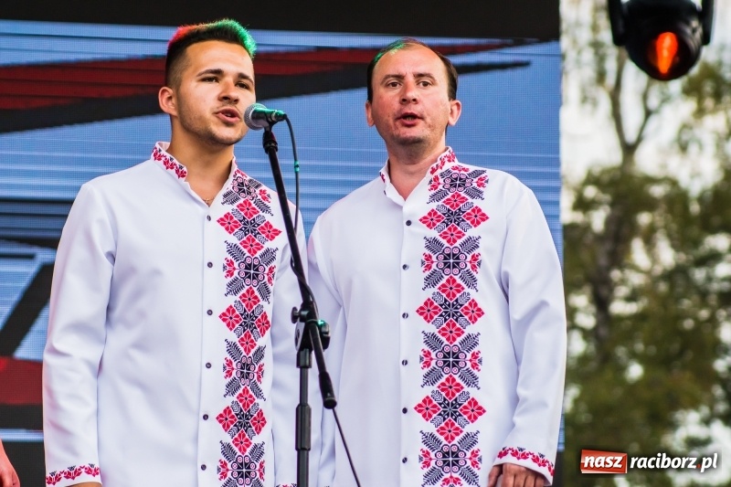 Zdjęcie w galerii na portalu naszraciborz.pl: Ukraińskie pieśni i tańce na memoriałowej scenie FOTO i WIDEO wiadomości z regionu
