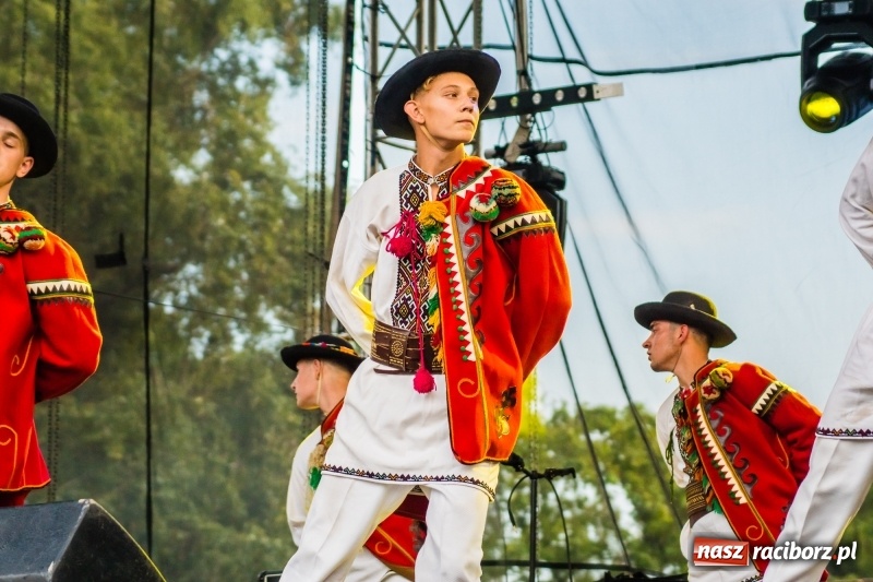 Zdjęcie w galerii na portalu naszraciborz.pl: Ukraińskie pieśni i tańce na memoriałowej scenie FOTO i WIDEO wiadomości z regionu