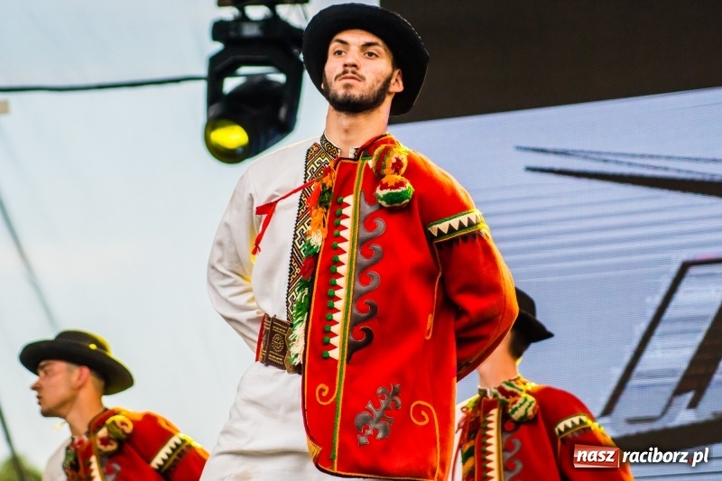 Zdjęcie w galerii na portalu naszraciborz.pl: Ukraińskie pieśni i tańce na memoriałowej scenie FOTO i WIDEO wiadomości z regionu