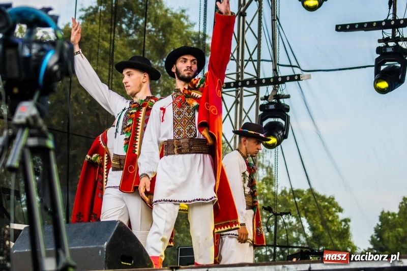 Zdjęcie w galerii na portalu naszraciborz.pl: Ukraińskie pieśni i tańce na memoriałowej scenie FOTO i WIDEO wiadomości z regionu