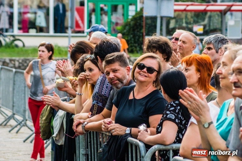 Zdjęcie w galerii na portalu naszraciborz.pl: Ukraińskie pieśni i tańce na memoriałowej scenie FOTO i WIDEO wiadomości z regionu