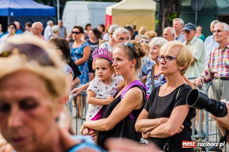 Zdjęcie w galerii na portalu naszraciborz.pl: Ukraińskie pieśni i tańce na memoriałowej scenie FOTO i WIDEO wiadomości z regionu