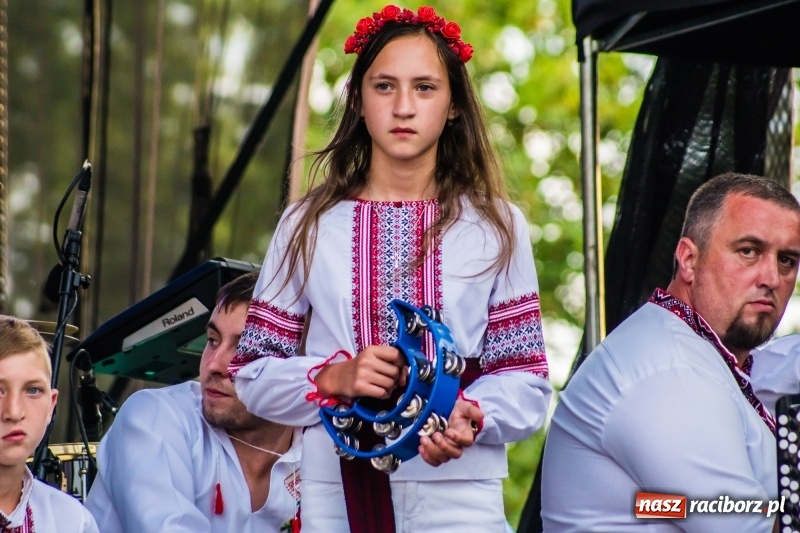 Zdjęcie w galerii na portalu naszraciborz.pl: Ukraińskie pieśni i tańce na memoriałowej scenie FOTO i WIDEO wiadomości z regionu