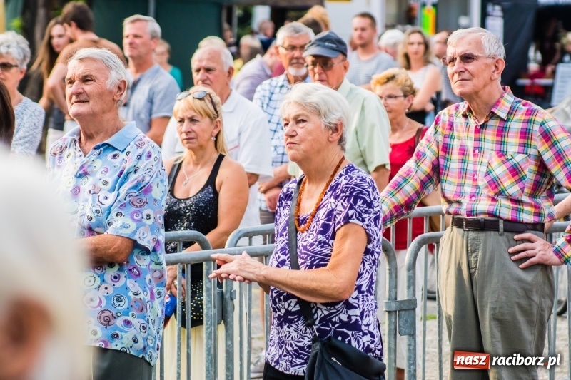 Zdjęcie w galerii na portalu naszraciborz.pl: Ukraińskie pieśni i tańce na memoriałowej scenie FOTO i WIDEO wiadomości z regionu