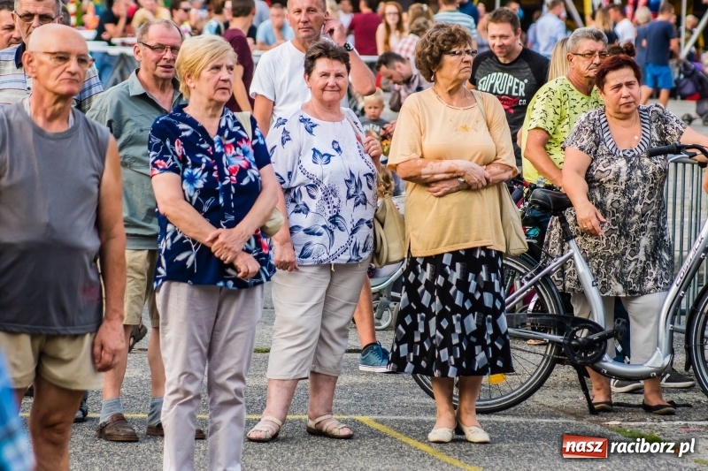 Zdjęcie w galerii na portalu naszraciborz.pl: Ukraińskie pieśni i tańce na memoriałowej scenie FOTO i WIDEO wiadomości z regionu