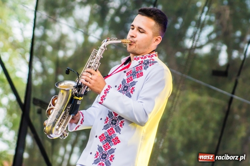 Zdjęcie w galerii na portalu naszraciborz.pl: Ukraińskie pieśni i tańce na memoriałowej scenie FOTO i WIDEO wiadomości z regionu