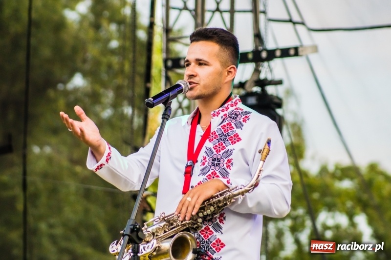 Zdjęcie w galerii na portalu naszraciborz.pl: Ukraińskie pieśni i tańce na memoriałowej scenie FOTO i WIDEO wiadomości z regionu